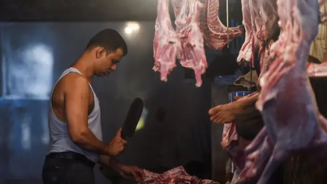 ලොව අඩු ආදායම් රටවල වැසියන්ට තවමත් මස් සුඛෝපබෝගී ආහාරයකි.