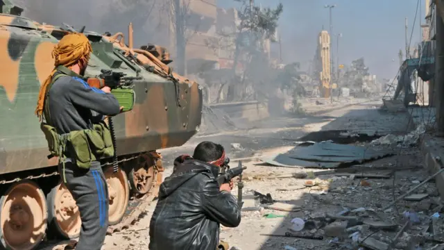 مقاتلون مدعومون من تركيا في مدينة الباب