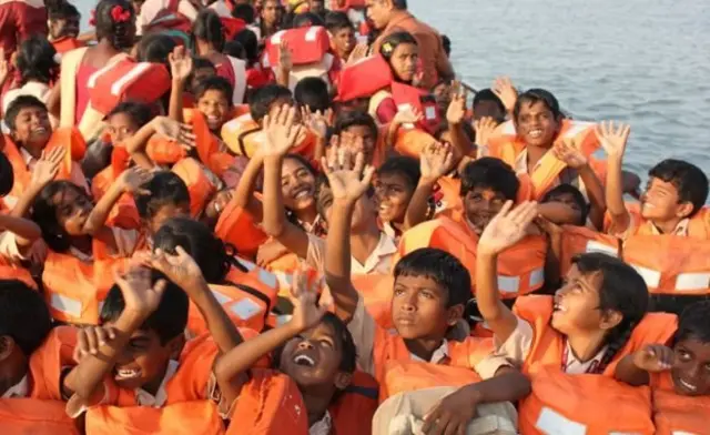 மாணவர்கள்