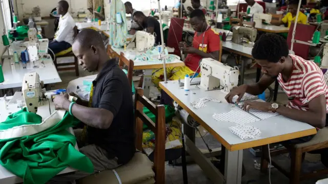 Pipo wey dey sew cloth