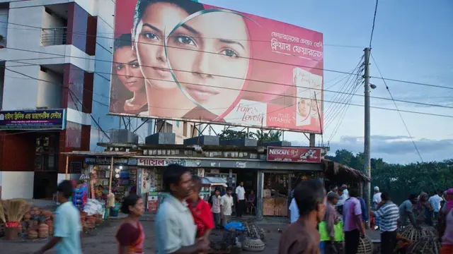 ஃபேர் அண்ட் லவ்லி பெயர் மாற்றம்: நிறவெறி ஒழிந்து விடுமா ?