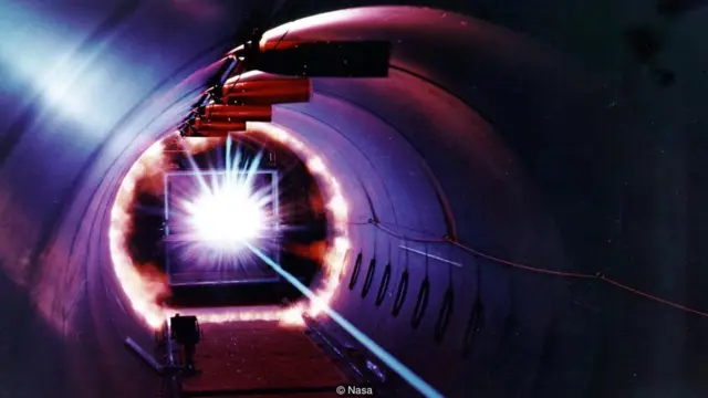 Nasa menguji coba panel di laboratorium dengan menembakkan fragmen dengan kecepatan mencapai 2700km/jam.