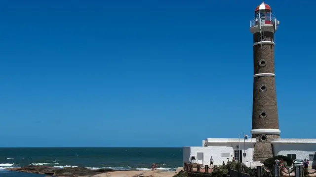 Faro en la playa de José Ingnacio
