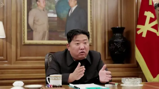 조선중앙통신은 13일 김정은 국무위원장이 12일 조선노동당 중앙위원회 회의를 주재했다고 보도했다