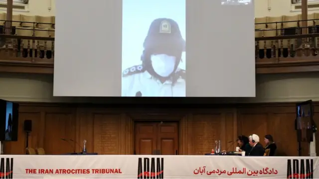 یکی از شاهدان جلسه امروز خود را افسر نیروی انتظامی معرفی کرد و با یونیفرم در دادگاه شهادت داد