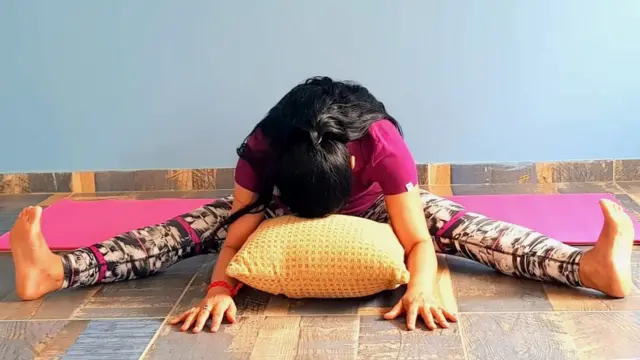 उपविस्ट कोणासन