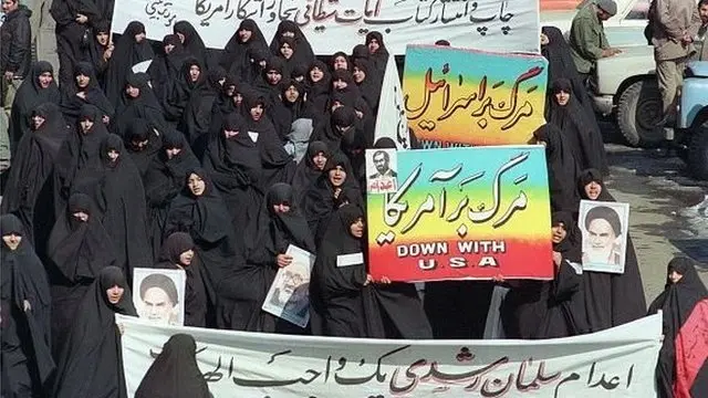 تظاهرات ضد سلمان رشدی در تهران