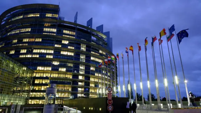 Inyubakwa y'inama nshingamateka y'ishirahamwe rya Buraya i Strasbourg mu Bufaransa