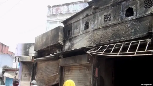 करौली हिंसा में जली हुई दुकानें