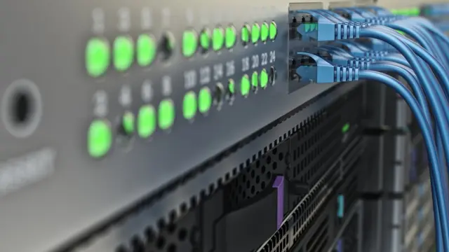 Компьютер с проводами