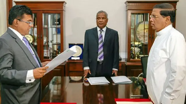නව අමාත්‍ය පදවියේ දිවුරුම් දෙමින්