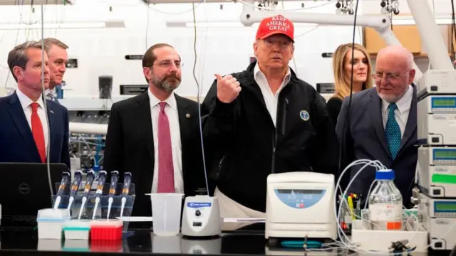 特朗普近日视察美国疾控中心