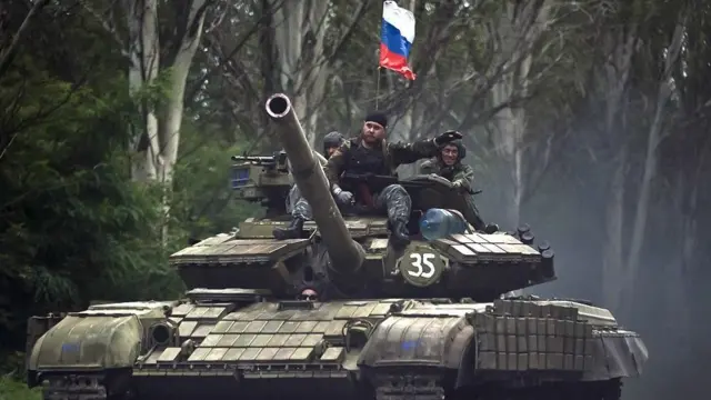 Танк в ДНР із прапором Росії