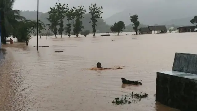 Banjir akibat siklon Cempaka