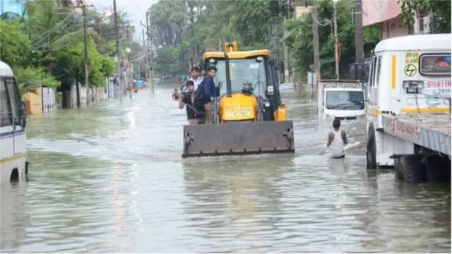ఊహించని స్థాయిలో వర్షపాతం నమోదైందని అధికారులు అంటున్నారు.
