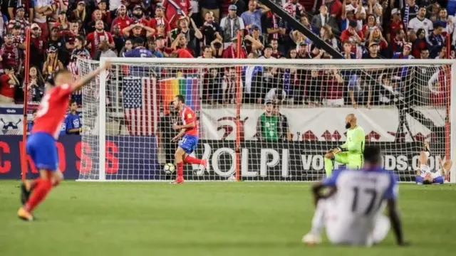 Marcos Ureña celebra su gol