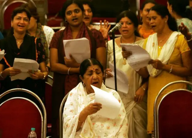 రాయల్ ఆల్బర్ట్ హాల్‌లో ప్రదర్శన ఇచ్చిన తొలి భారతీయురాలు లతా మంగేష్కర్