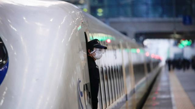 武汉铁路服务逐渐恢复正常。