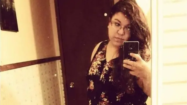 Kimberly Adie asema kwamba alishtuka alipoambiwa kwamba hawezi kuhudumiwa kwa kuwa na uzani mkubwa