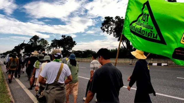 การเดินเท้าคัดค้านเขื่อนแม่วงก์