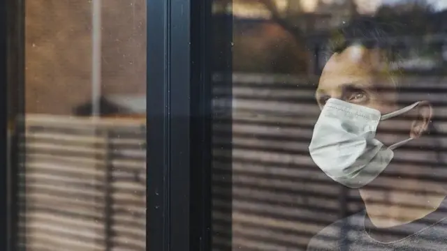 கொரோனா வைரஸ் பரிசோதனை: 'இறந்துபோன வைரஸ்களை கணக்கில் காட்டும் பி.சி.ஆர் டெஸ்ட்'