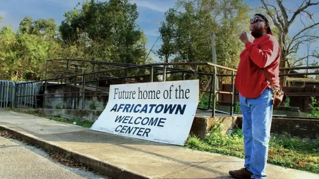 Contrairement à d'autres familles descendantes, Darron Patterson n'a pas été informé de ses origines