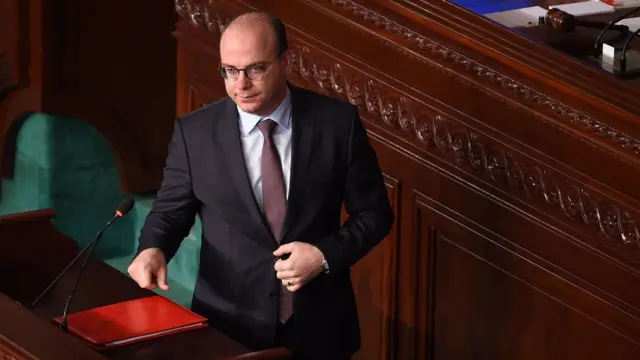 Le Premier ministre tunisien Elyes Fakhfakh arrivant à une session du Parlement le 25 juin 2020 dans la capitale tunisienne, Tunis.