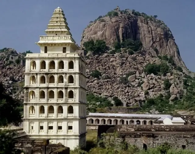 જિંજીનો કિલ્લો