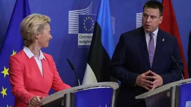 Якою мовою, як не англійською, говорити голові Єврокомісії, німкені Урсулі фон дер Ляйен, з прем'єр-міністром Естонії Юрі Ратас, якщо він не знає ні німецької, ні французької?