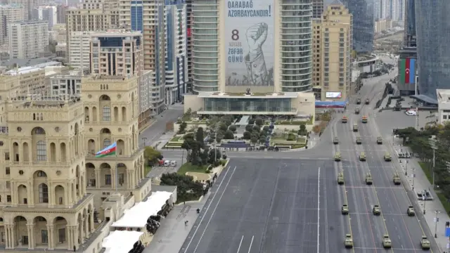 Meydanda texnika kolonu