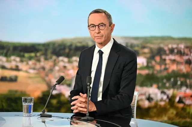 Брюно Ретайо уланып жаткан кризис үчүн жоопкерчиликти президент Макронго жүктөдү