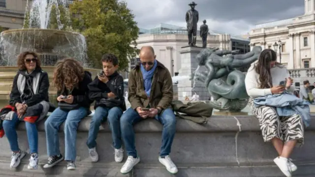 बसल्या बसल्या पाय हलवायची सवय अनेकांना असते 