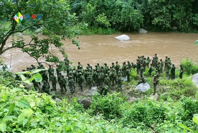 KIA တပ်သားတွေ ( ပုံဟောင်း) 