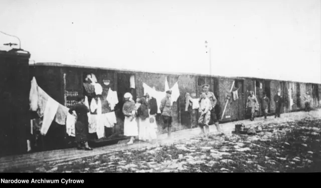 Біженці у вагонах