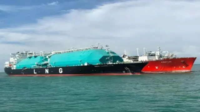 গ্যাসের সংকট সামলাতে এলএনজি আমদানির নীতি নিয়েছিল সরকার, কিন্তু সেখানেও দাম অনেক বেড়েছে