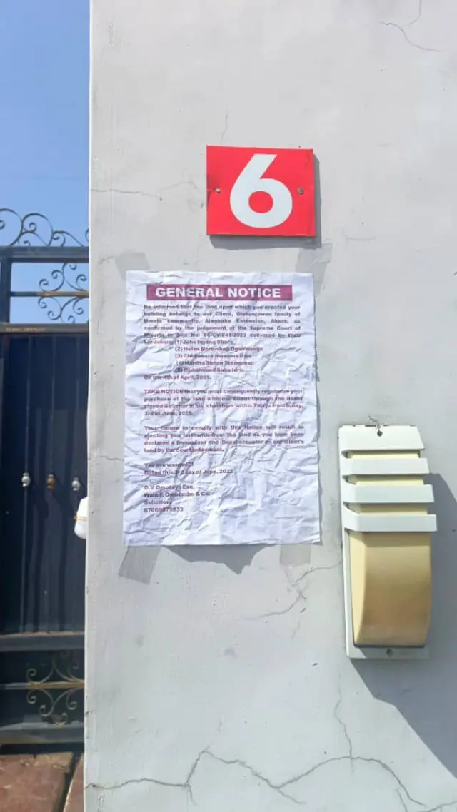 Ohun ti wọn lẹ mọ ara ile kan