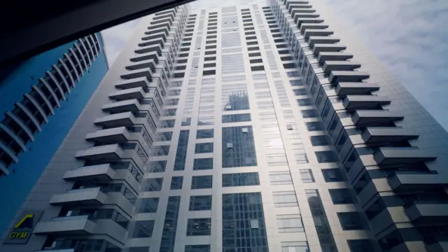 Monic Karungi’nin Mayıs 2022’de düştüğü Dubai’deki Warsan Tower.