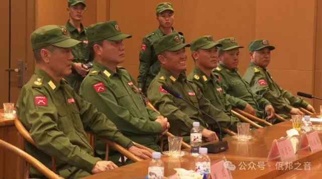 ကိုးကန့်တပ် ရဲ့ ထိပ်တန်းဗိုလ်ချုပ်တွေကို တွေ့ရစဉ်