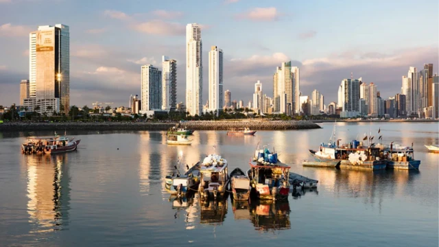 Panama City na Central America most vibrant capital city and a short drive from di Panama Canal 