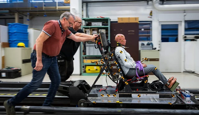 La Suède a récemment commencé à utiliser des mannequins féminins pour les crash-tests afin de s'assurer que les mesures de sécurité automobile protègent mieux les femmes