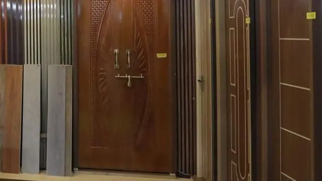 प्लाइवुडबाट बनेको ढोका