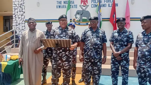 Kọmiṣanna ọlọpaa Kwara, Adekimi Ojo pẹlu awọn ọlọpaa mi-in.