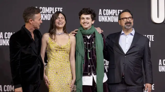 فیلم کاملا ناشناس