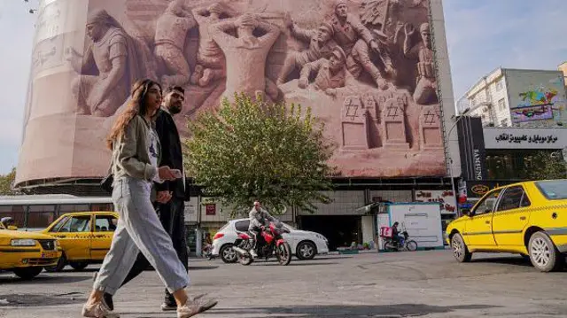 علی خامنه‌ای، رهبر جمهوری اسلامی ایران در تازه‌ترین سخنرانی خود که مربوط به ۱۰ روز پیش است گفته بود «باید مساله حجاب را یک مساله دینی و اسلامی دانست.»