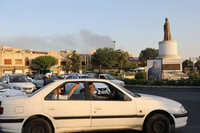 Çok sayıda Tahranlı şehri terk etmeye çalışıyor. Kent genelinde trafik sıkışık halde (16 Haziran)