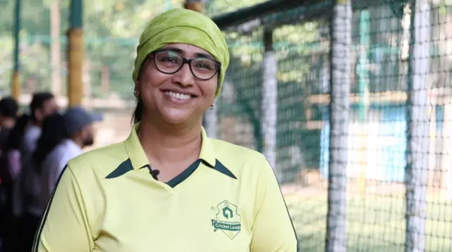 आजी असो वा नात, मुंबईतल्या या क्रिकेट क्लबमध्ये 300 महिला एकत्र खेळतात