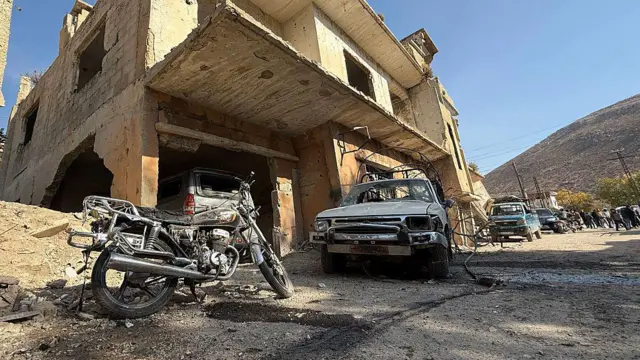 أضرار في بلدة بيت جن بعد اقتحامها من قبل قوات إسرائيلية في28 نوفمبر/تشرين الثاني 2025