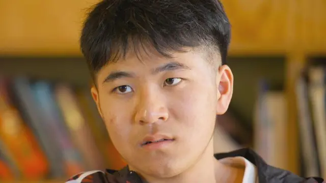 జుంజీ బీజింగ్‌లో చదువుకునేవారు.