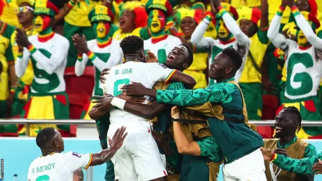 የሴኔጋል ተጫዋቾች በኳታር ላይ ግብ ባስቆጠሩበት ጊዜ 
