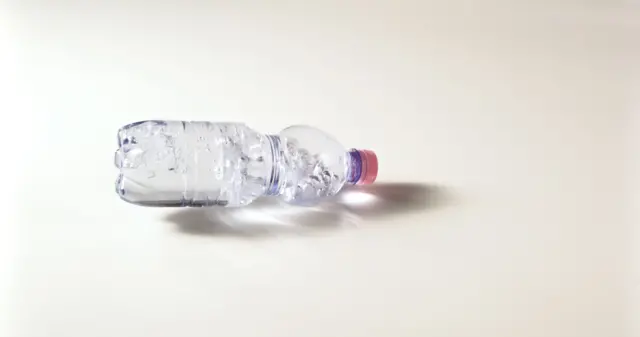 बोतलमा बिक्री हुने पानी सेवन गर्दा पनि माइक्रोप्लास्टिक मानिसको शरीरभित्र पुग्छ